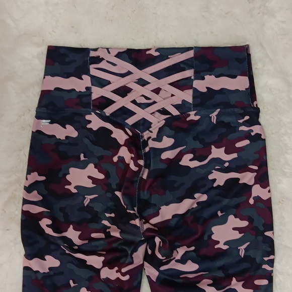 New Fabletics Kessler high waisted strappy 7/8 tight camo print leggings - Picture 10 of 12